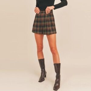 For Good Pleated Plaid Shorts (Cedar Pine) Size Small